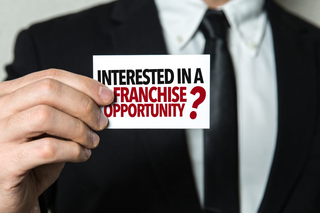 Auto glass repair business vs franchising